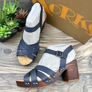 NIB Korks Kork Ease 10M 42 Naomi Strapply Studded Platform Clog Sandals Navy